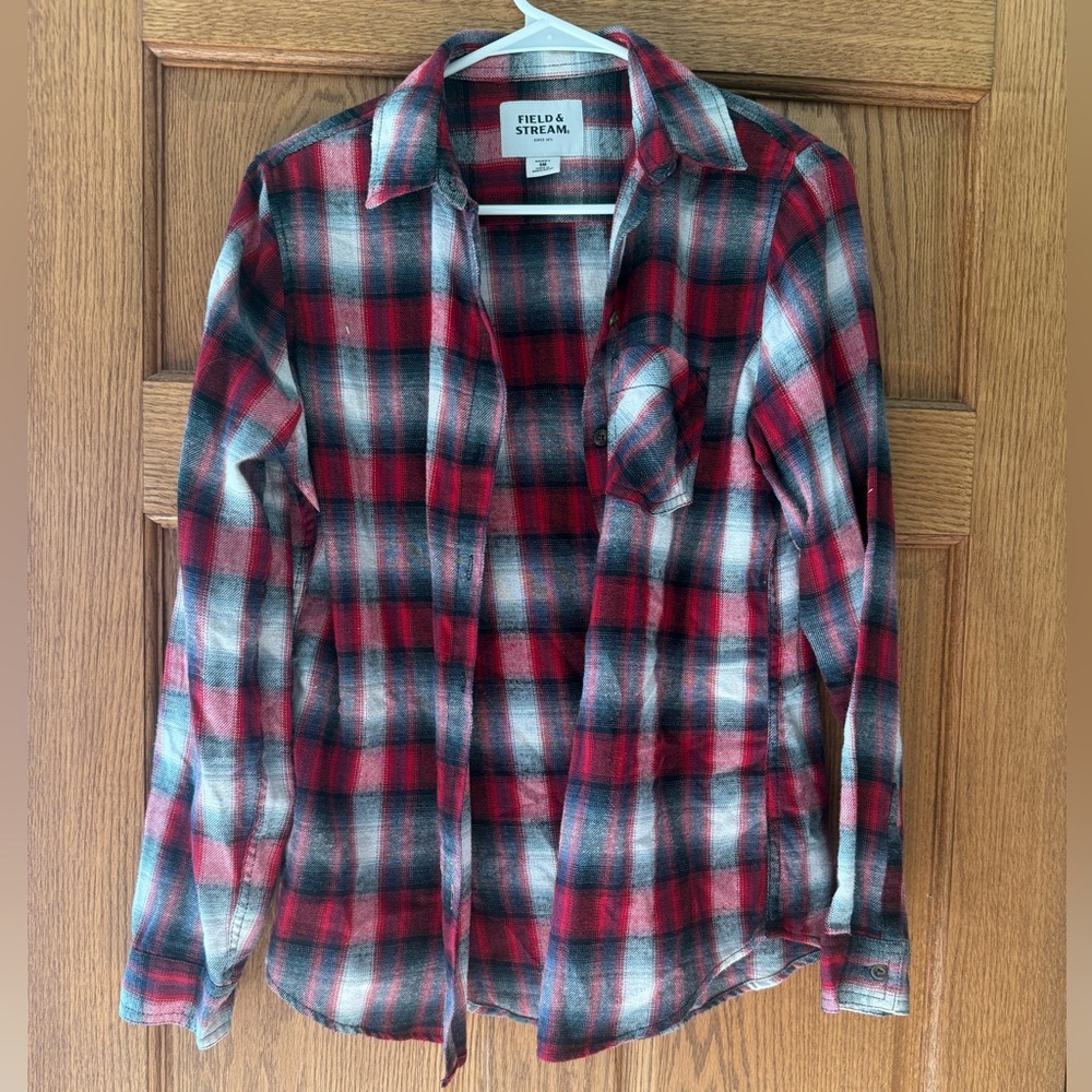 Field & Stream Red and Black Plaid Women's Button Down Shirt